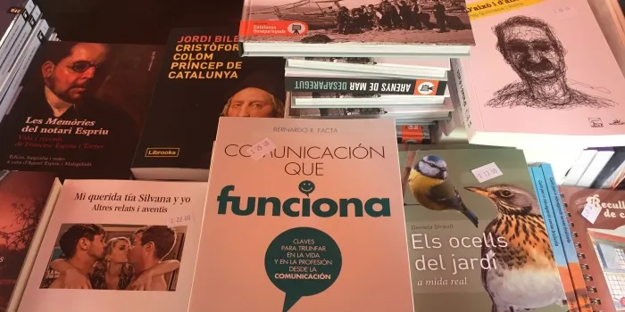 Els llibres d'arenyencs també són una opció per regalar aquest Sant Jordi