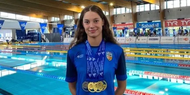 La nedadora calderina Xènia Torrejón nova triple campiona d'Espanya