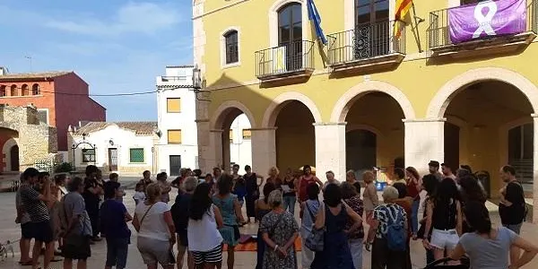 Clam popular a Altafulla per condemnar la violència contra les dones
