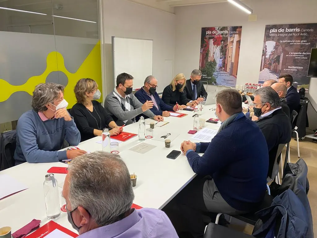 L’Ajuntament i la Cambra de Comerç es reuneixen per parlar sobre qüestions econòmiques del municipi
