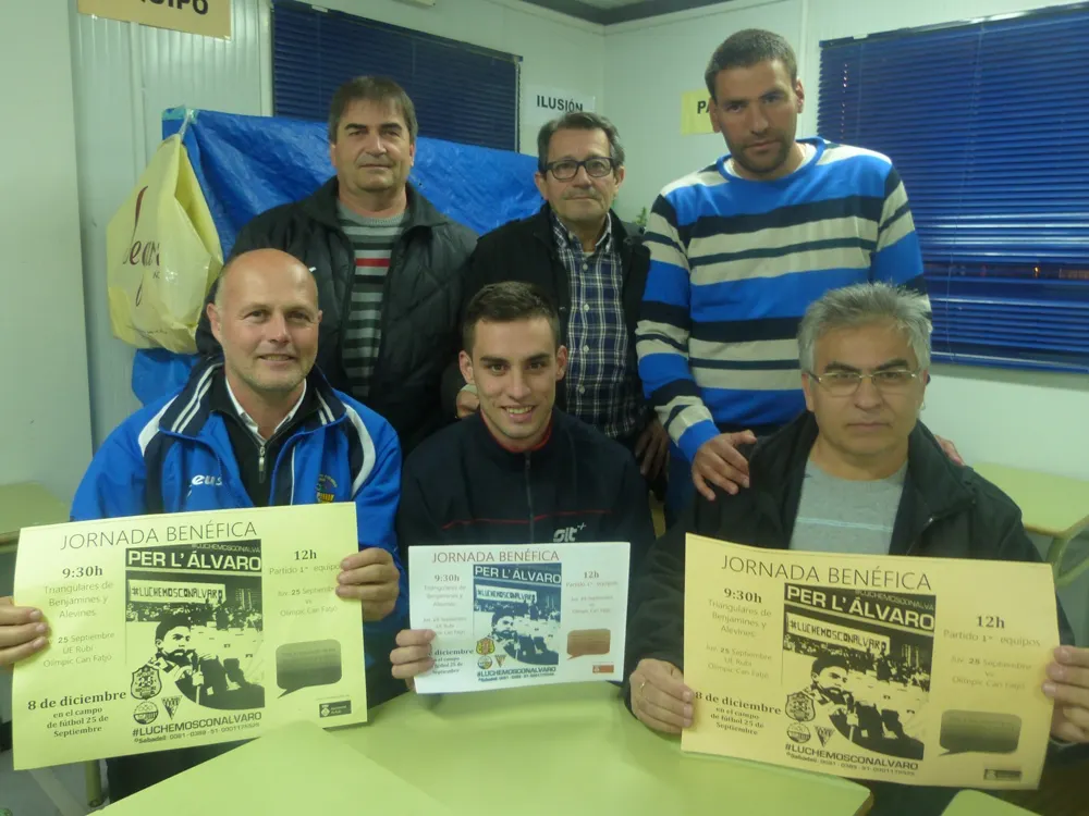 Representants de Veinti i Olímpic durant la presentació del partit. Els responsables del Rubí van e