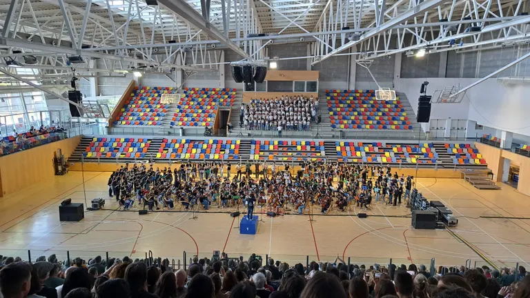 L'Escola Música Robert Gerhard realitza una mini gira per Osona amb una vuitantena d'alumnes