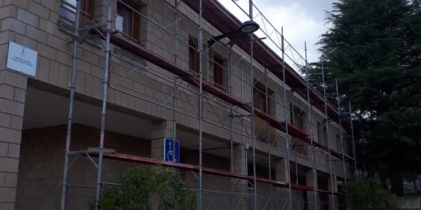Sant Llorenç posa en marxa les obres de la nova teulada de l'institut