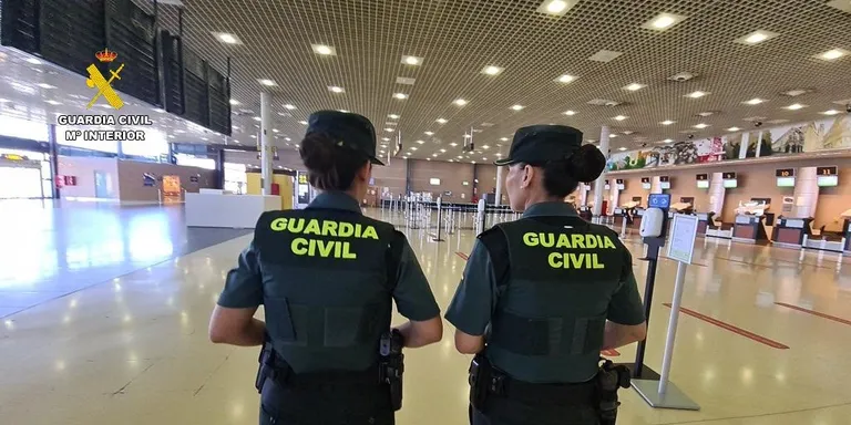 La Guardia Civil intervé tabac d’esnifar en un vol procedent del Regne Unit