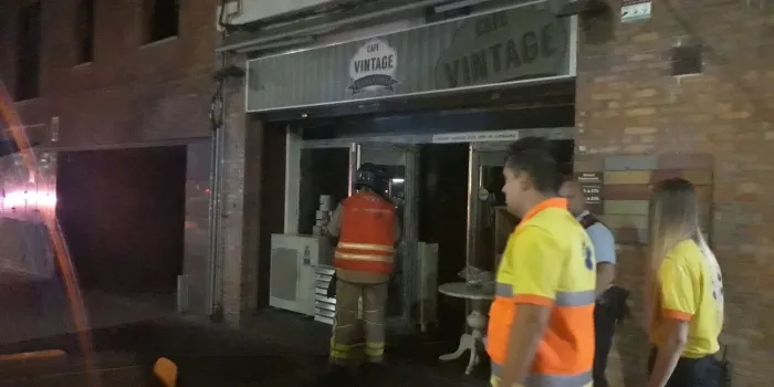 Ensurt per un incendi a la xemenia al restaurant Vintage, al capdamunt de la riera