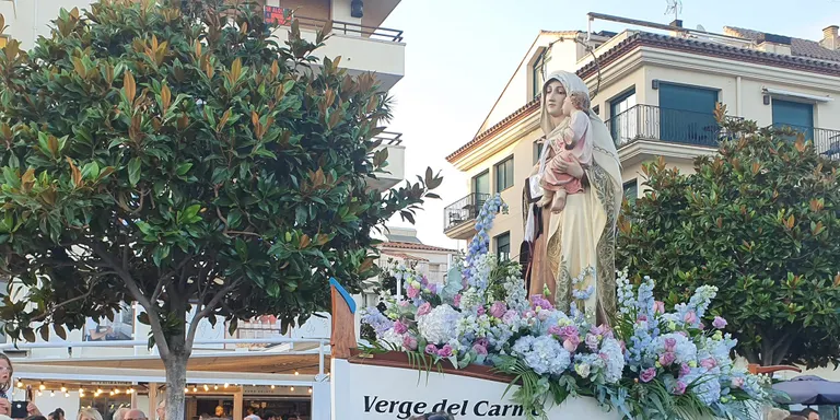 Cambrils posa en valor un any més la seva tradició marinera amb la processó de la Mare de Déu del Carme