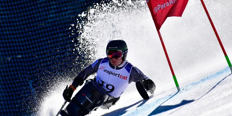 Domini francès, neerlandès i japonès a l'inici de la Copa del Món IPC d'esquí a La Molina