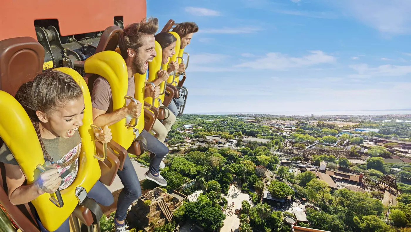 Port Aventura obre una part de les instal·lacions amb un gran èxit de visitants