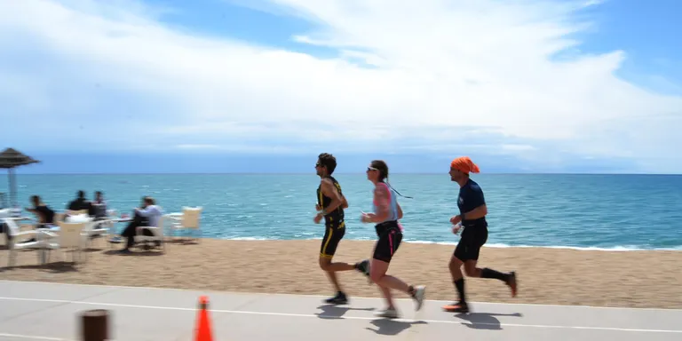 L'Ironman Barcelona 70.3 omple la platja d'esportistes d'èlit