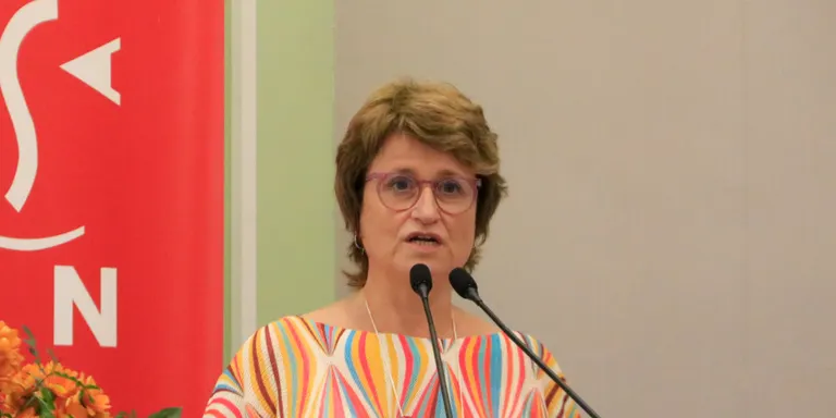 Anna Simó assegura que “refer” la confiança entre l’administració i la comunitat escolar és una de les seves prioritats