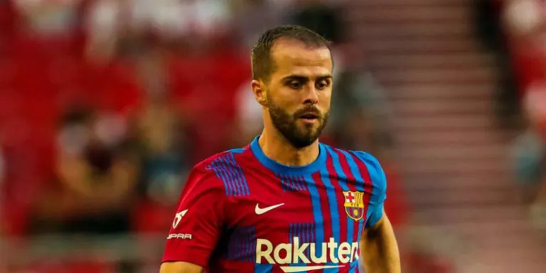 Pjanic s’envà cedit al Besiktas
