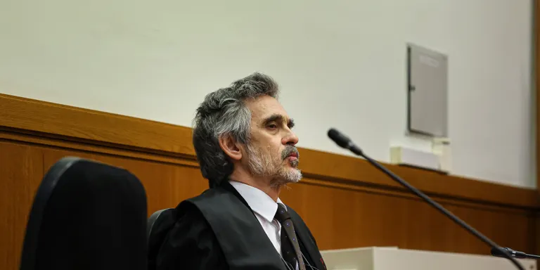 Alves demana a Martell que treballi per demostrar la seva innocència