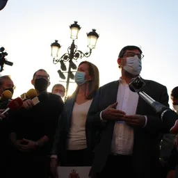 Los alcaldes sevillanos piden mayor inversión en Sanidad a la Junta - episode art