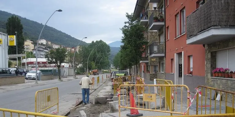 Obres de substitució de canonades d'aigua en un tram de l'avinguda de Guillem Graell