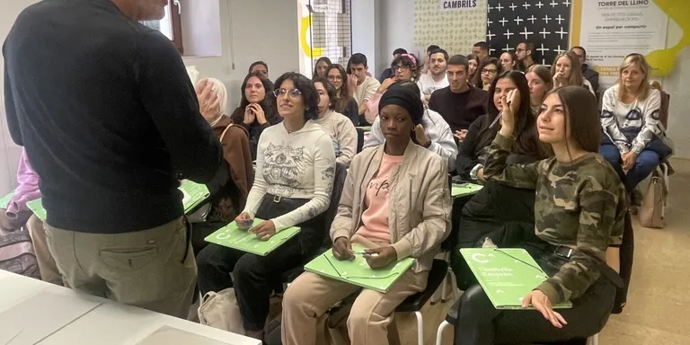 Cambrils Emprèn programa sessions de capacitació i acompanyament per a persones emprenedores