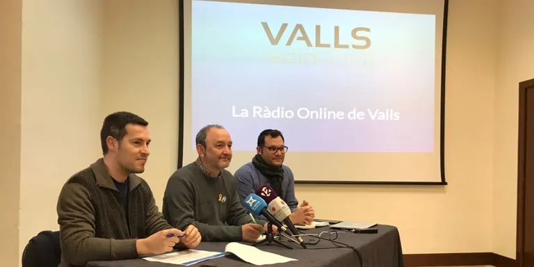 Inicia les emissions una ràdio transparent, participativa i online