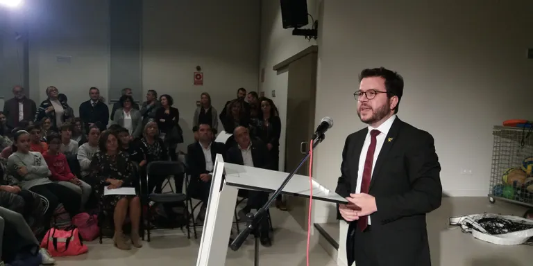 Pere Aragonès: «El compromís de la Generalitat és treballar colze a colze amb l'Ajuntament i la comunitat educativa per construir l'escola de Poblenou»