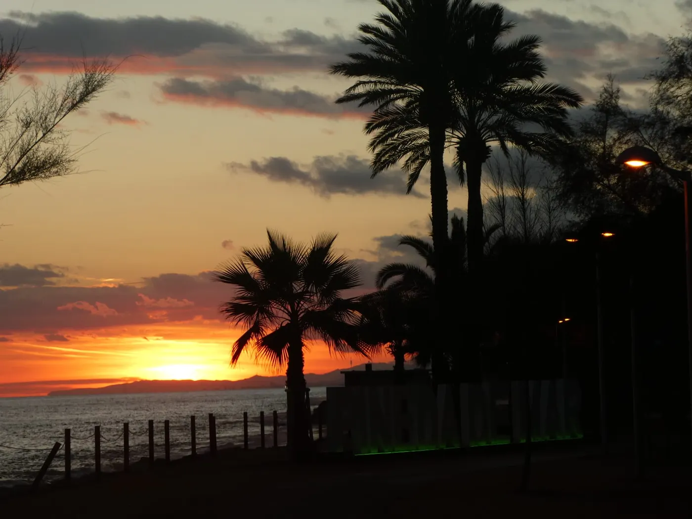 Ambient de tardor amb sol i núvols