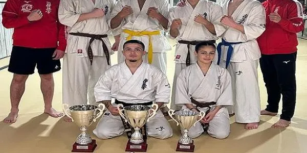 El Dojo Zanshin Kyokushin de Torredembarra s’endú cinc medalles en la Copa de França de Kumite Kyokushinkai