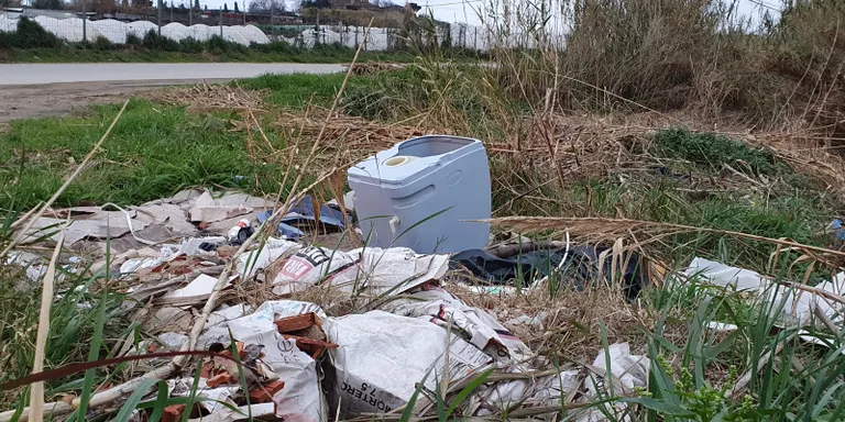 Els ADF alerten d'un tercer cap de setmana d'abocaments al medi natural a l'Alt Maresme