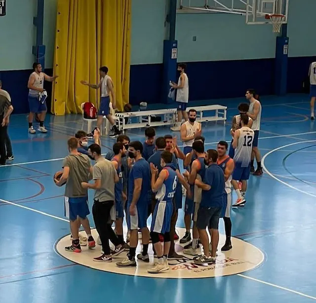 El CN Caldes de bàsquet masculí tanca la lliga amb una autèntica final a la pista del líder, l’Espanyol, i amb el primer lloc en joc