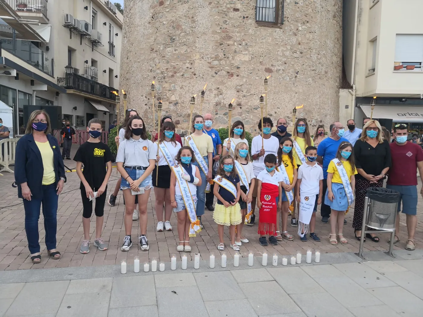 Cambrils rep un any més la Flama del Canigó i recorda les víctimes de la Covid-19