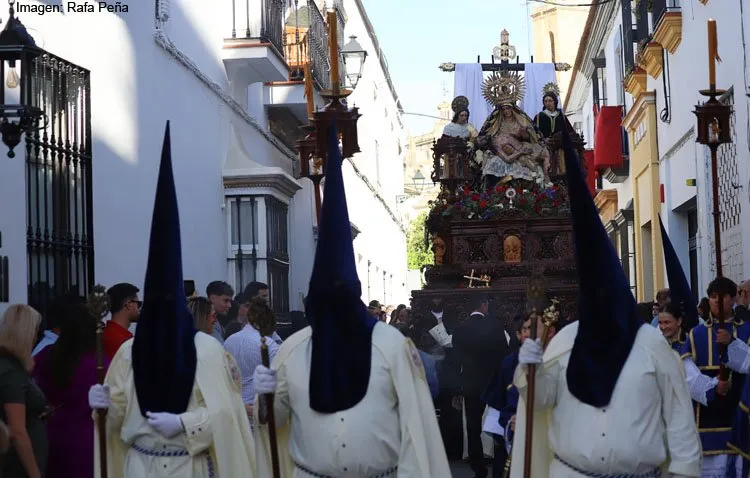 ‘Semana Santa en la Campiña’ recibe a la Quinta Angustia, a la banda Álvarez Quintero y se acerca al azulejo de los Muchachos de Consolación en el Hogar del Pensionista