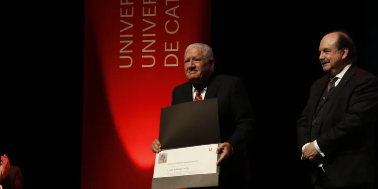 La UVic-UCC investeix doctor 'honoris causa' el publicista Lluís Bassat per la seva trajectòria i vessant filantròpica