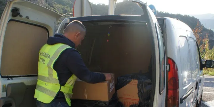 Enxampen dos veïns d'Andorra amb 4.200 paquets de tabac de contraban