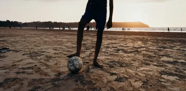FUTBOL PLATJA: El santcugatenc Llorenç Gomez, anota a l’enfrontament contra Mozambique