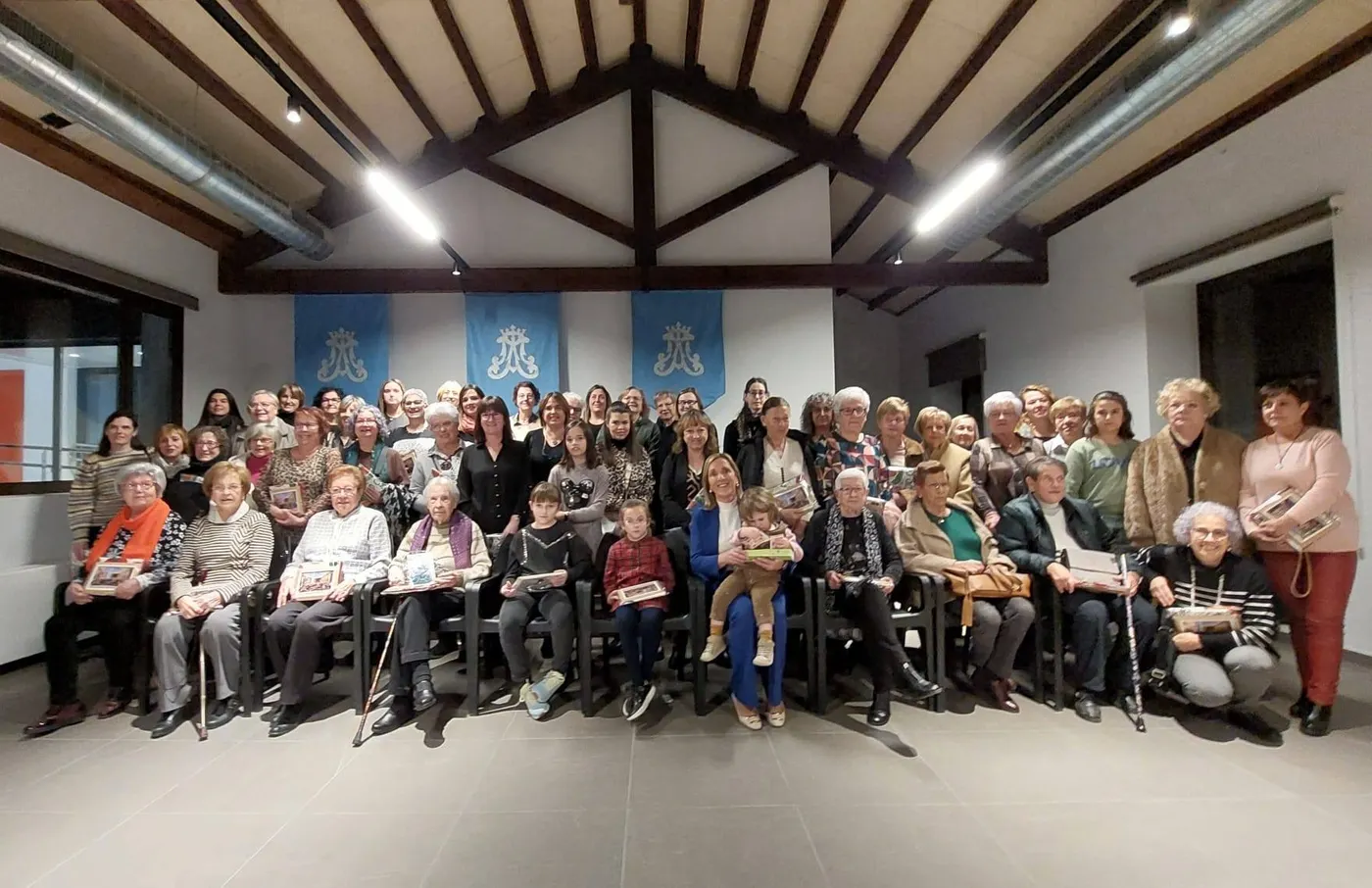 Les Candeles reben una recepció institucional a Ca Xapes