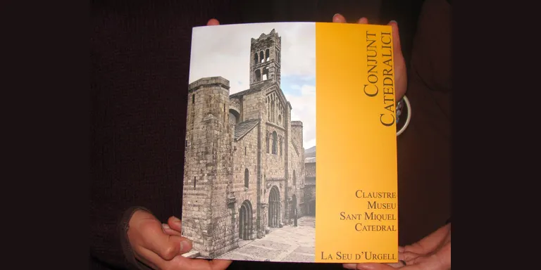 Nou llibre sobre la Catedral, el Claustre, el Museu i l'Església de Sant Miquel de la Seu