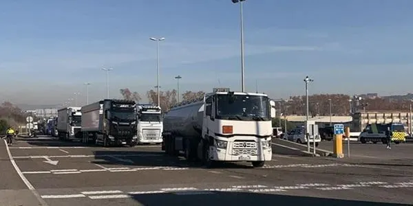 El bloqueig dels pagesos fa caure un 83% l'afluència de camions al Port de Tarragona