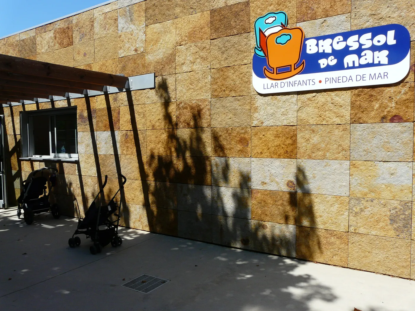 La Llar d'Infants Bressol de Mar de Pineda té una aula en aïllament per un cas COVID-19