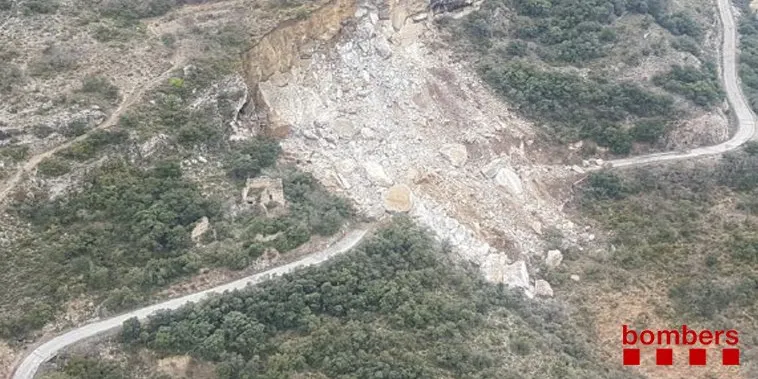 La carretera de Castell de Mur on hi va haver una esllavissada es podria reobrir al juliol