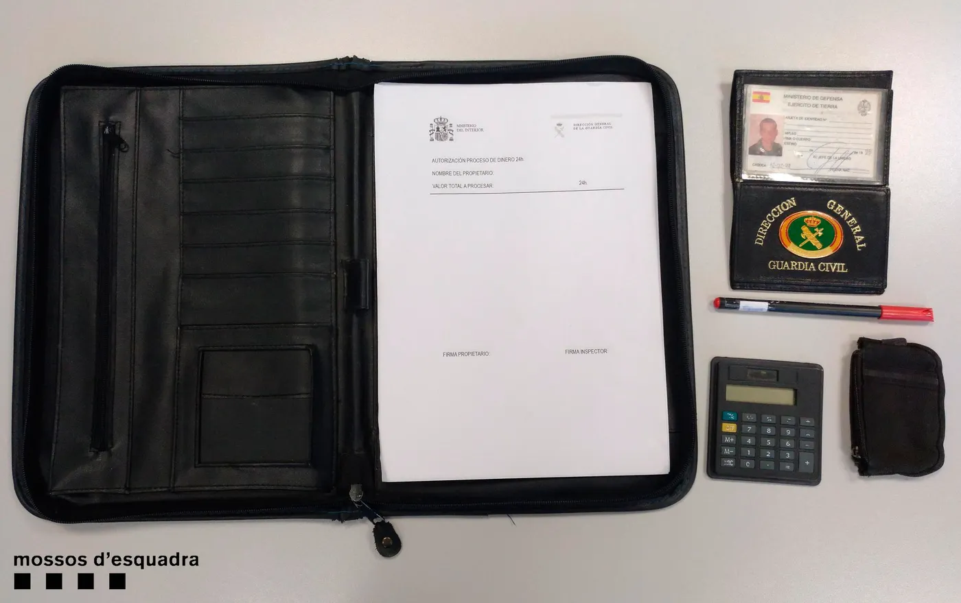 Detingut a Valls per fer-se passar per policia i estafar més de 700 euros en una botiga