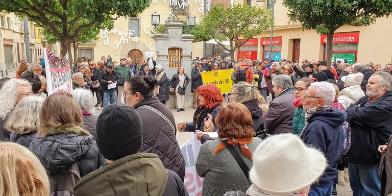 Veïns i veïnes de Pineda es tornen a mobilitzar contra la pujada de l'IBI coincidint amb el Ple Municipal