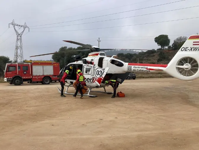 Un ciclista evacuat a l’hospital a causa d’un xoc amb una moto en una pista forestal al Farell