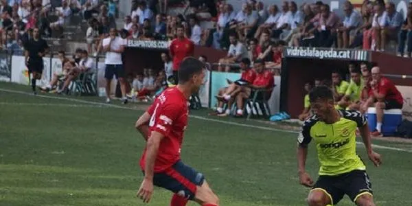 El Nàstic guanya a l’Olot amb el solitari gol d’Ikechukwu Uche
