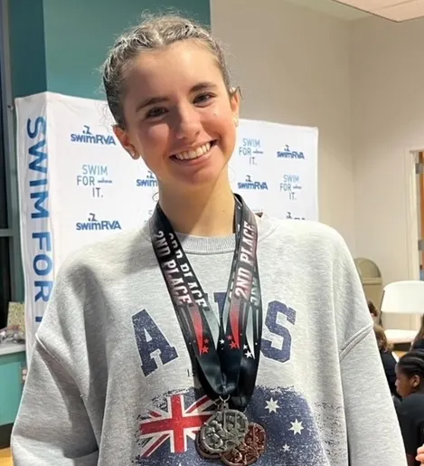 La nedadora calderina Aina Traité Codina a punt de participar als Junior Olympics als Estats Units