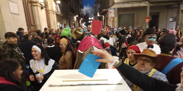 Alta participació en una Rua de Carnaval centrada en les eleccions municipals