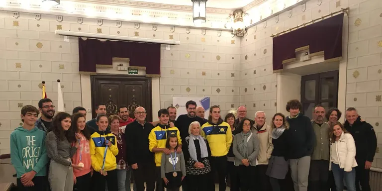 Reconeixement de l'Ajuntament de la Seu a Miquel Travé, Pau Etxaniz i Annebel Van der Knijff