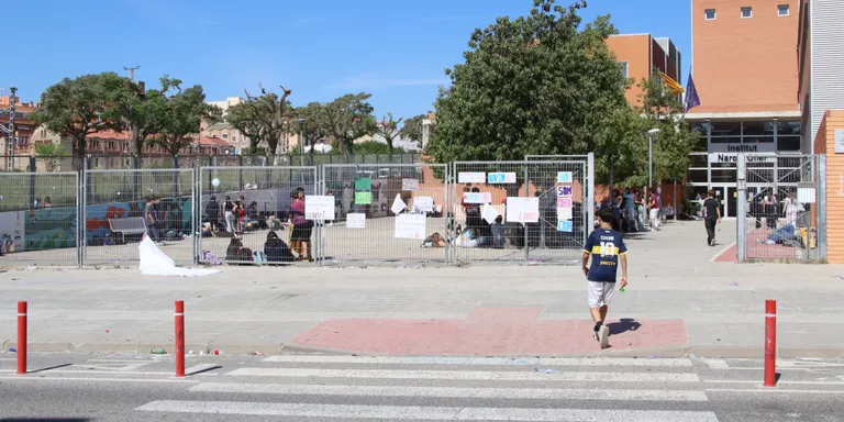 Segueixen les protestes dels alumnes de 4t d'ESO de l'Institut Narcís Oller