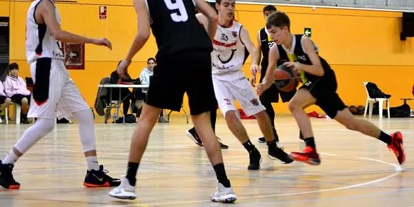 El Junior Pinturas Clarà perd davant el Teresianes i cau a la 3a posició (47-50)