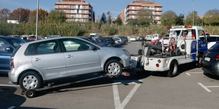 Mataró potencia la renúncia voluntària de vehicles vells per mitigar l'abandonament al carrer