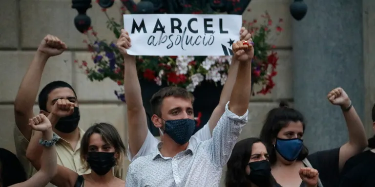 Una 70a de represaliats del procés signen un manifest i titllen la Medalla d'Honor del Parlament d'"operació estètica"