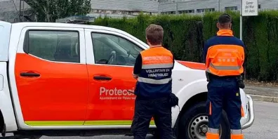 Ferits dos voluntaris de Protecció Civil a Palau-solità per una persona que conduïa beguda
