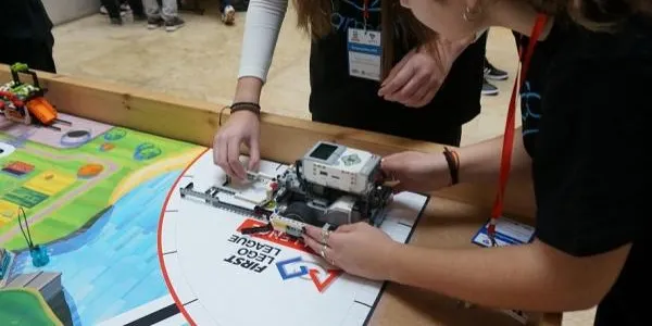 La FIRST LEGO League Tarragona-Reus reunirà prop de 340 joves per resoldre un repte sobre tecnologia i arts