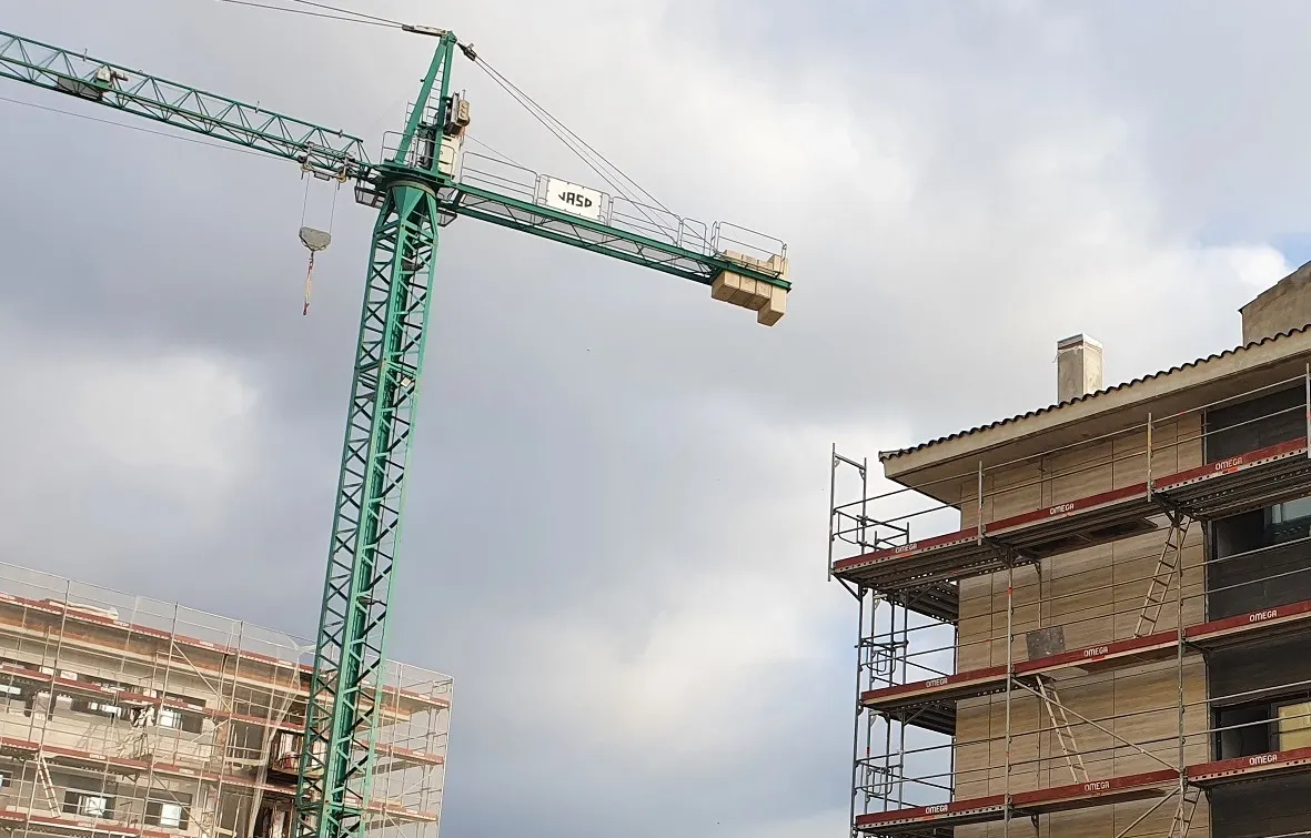 La Generalitat frena la construcció de 1.252 habitatges a Pineda i 2.197 a Calella amb la revisió del planejament urbanístic de tot el litoral
