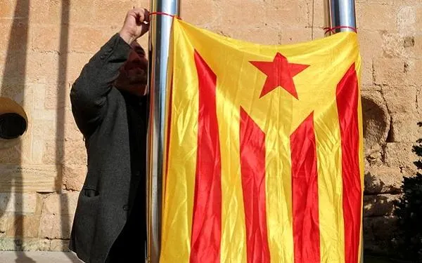 Alternativa Baix Gaià de Torredembarra proposa una consulta per decidir si l’estelada ha d’onejar al consistori